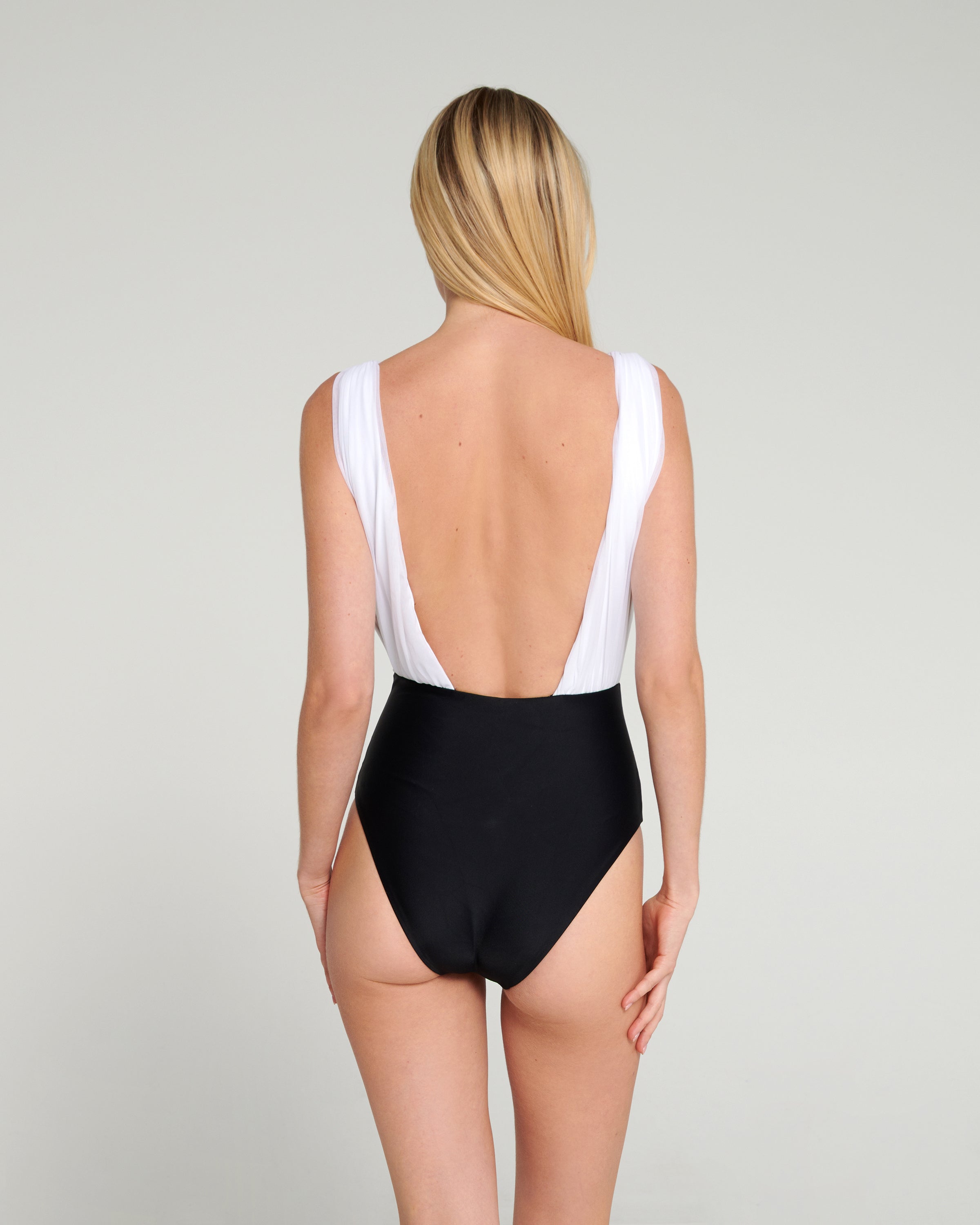 Artemida in black and white