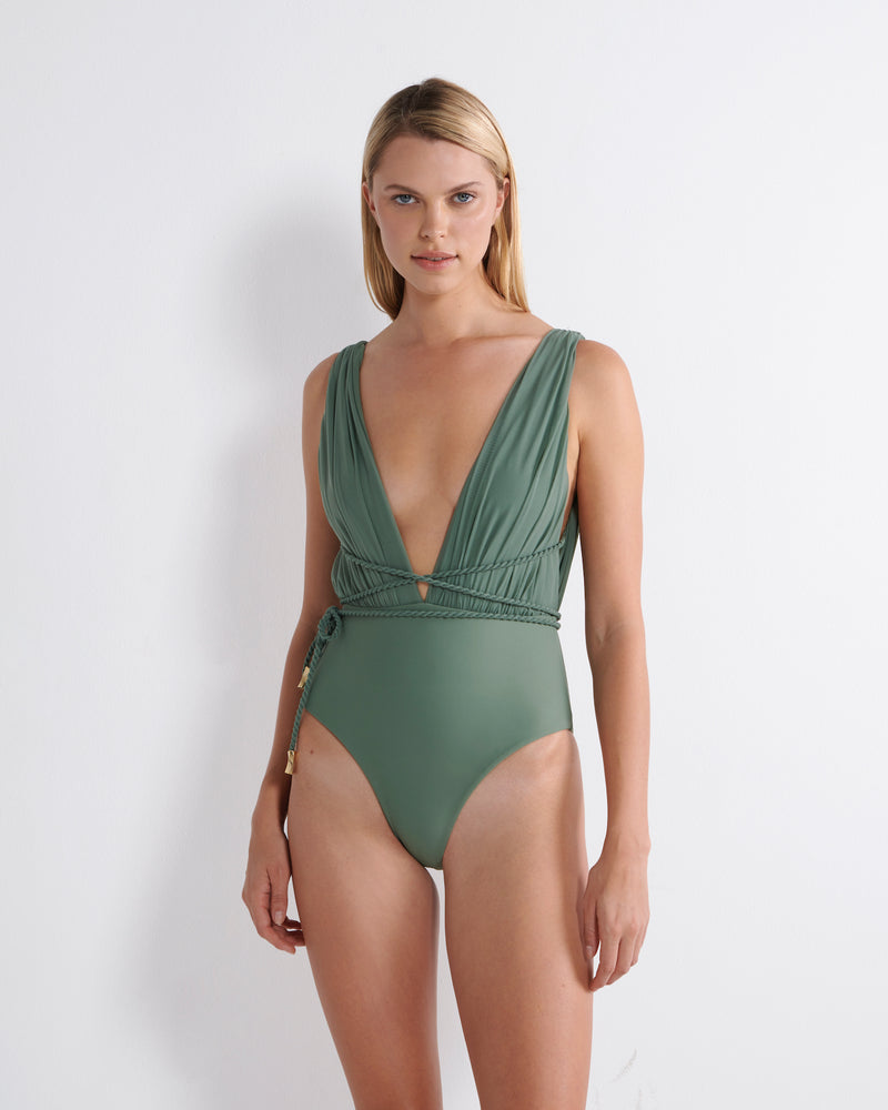 Artemida in Khaki